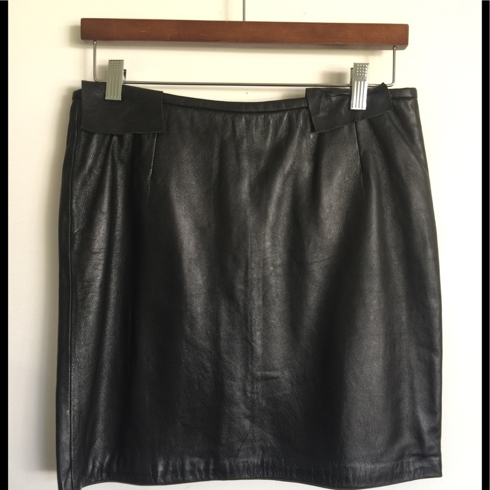 Lined leather mini skirt
